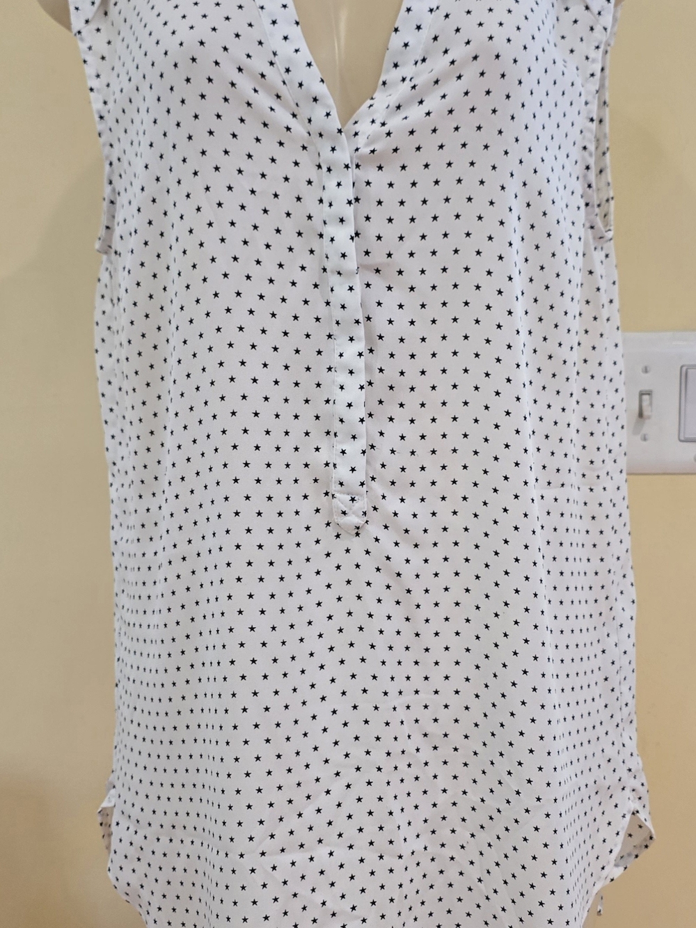 H&M White Sleeveless V-Neck Camisole with Black Star Print